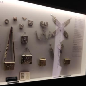 Φυλαχτά με τον Αϊ Γιώργη εξαρτήματα στολών με δικέφαλους αητούς